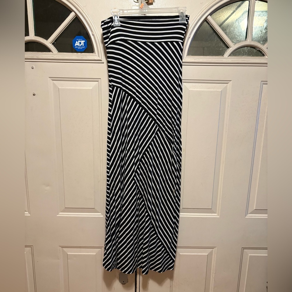 Mind Code Black and White Striped Skirt